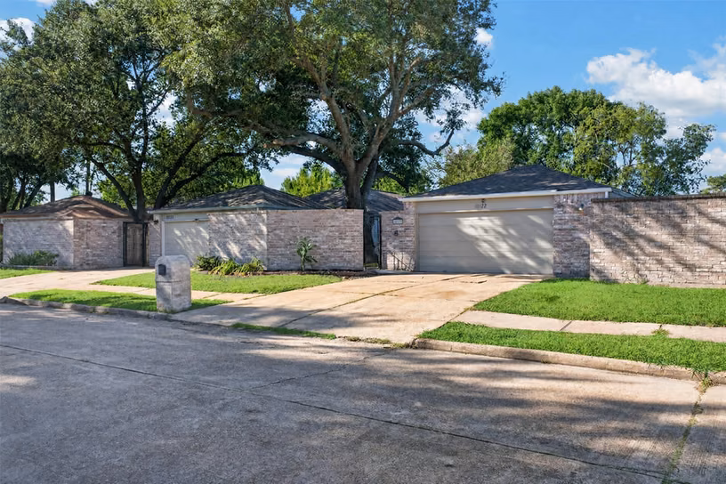 Photo 4 of 16122 Glen Mar Drive, Houston, TX