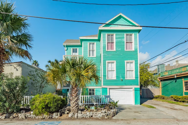 Photo 3 of 415 14th Street, Galveston, TX