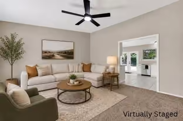 Photo 4 of 16615 Barcelona Drive, Friendswood, TX