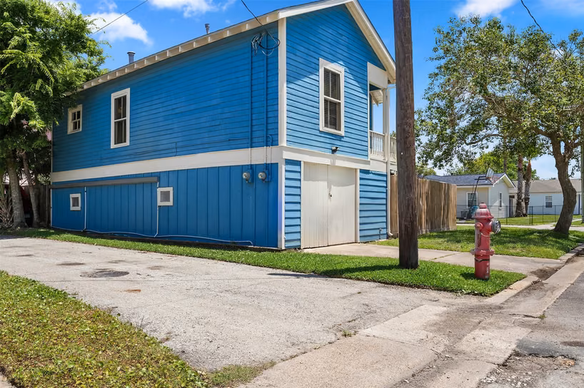 Photo 5 of 2314 44th Street, Galveston, TX