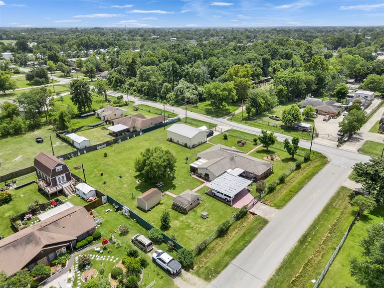 Photo 6 of 14310 Henry Road, Houston, TX
