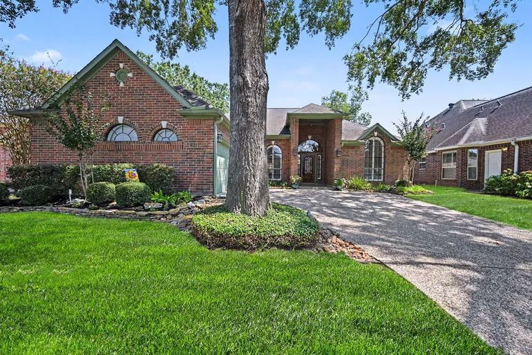 Photo 2 of 11614 Vailrun Drive, Houston, TX