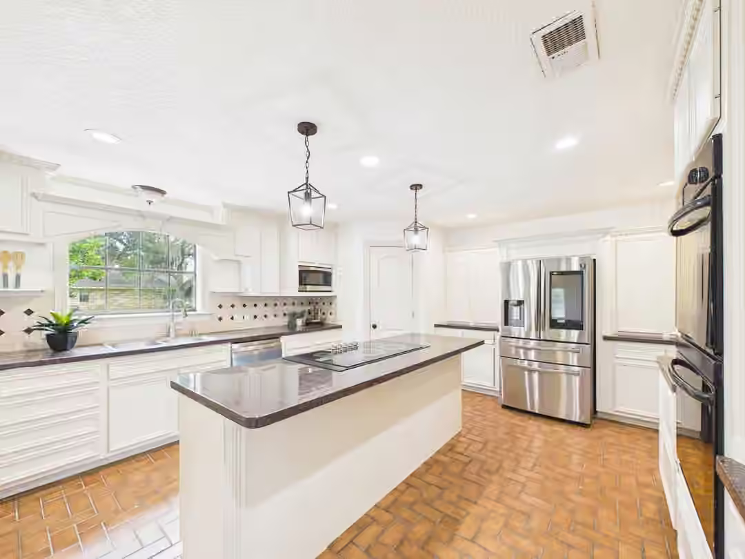Photo 4 of 111 Cherrywood Dr, Lake Jackson, TX