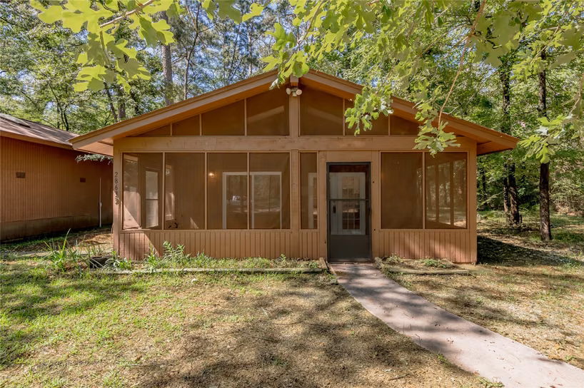Photo 2 of 28633 Shawnee Court, Huntsville, TX