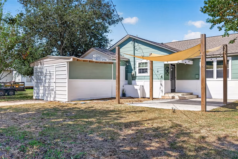 Photo 3 of 1403 N Avenue F, Freeport, TX