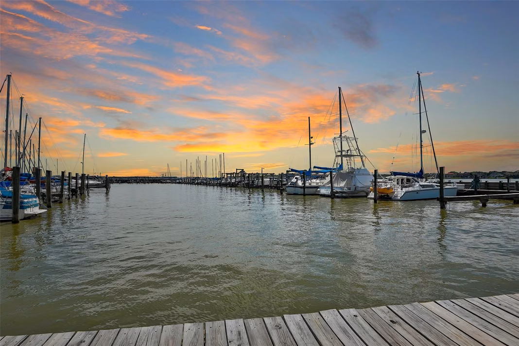 Photo 4 of 18240 Lakeside Lane, Houston, TX