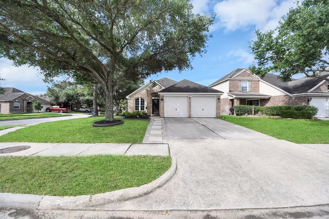Photo 7 of 9210 Sunlit Park Drive, Humble, TX