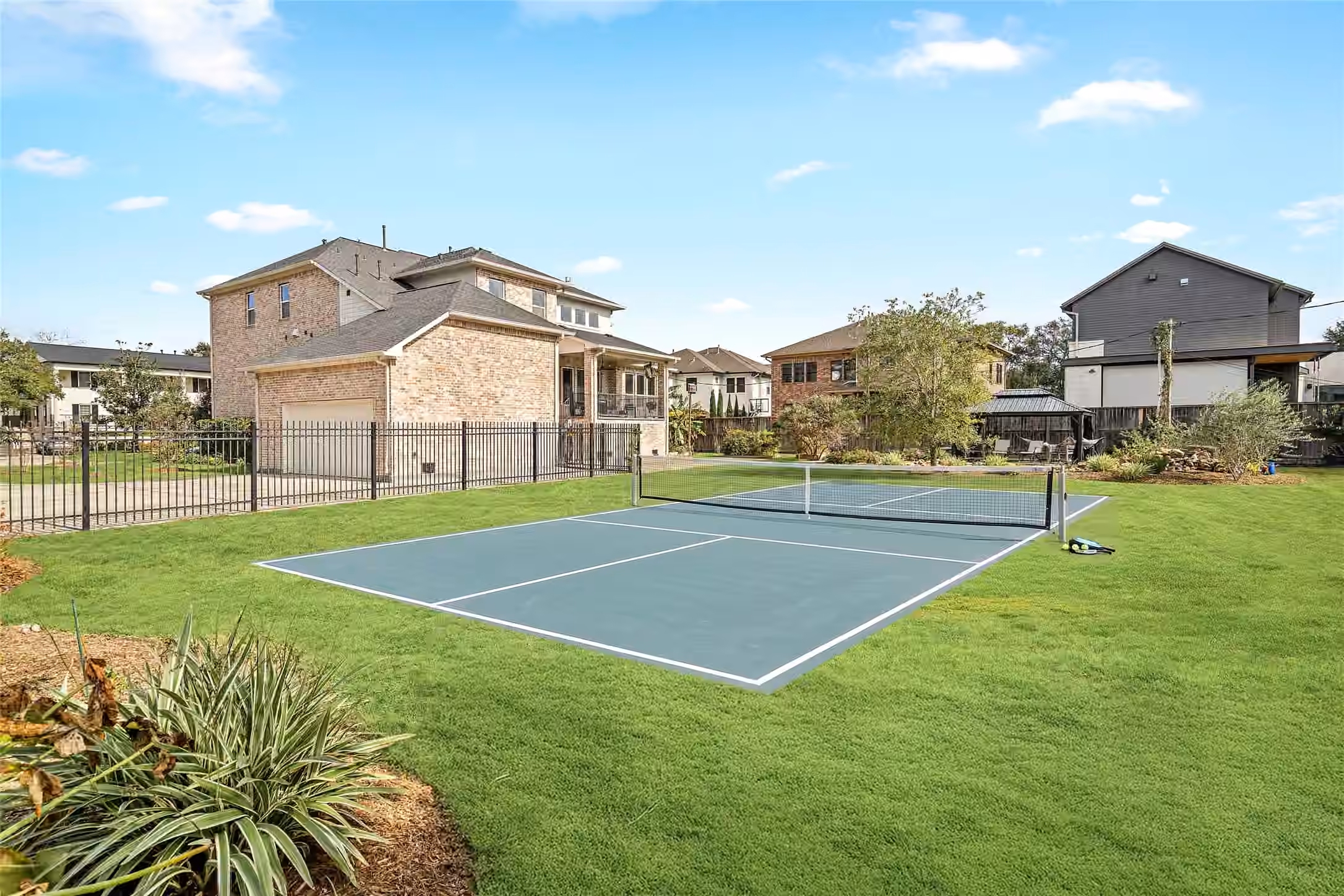 Photo 2 of 5319 Braesheather Drive, Houston, TX