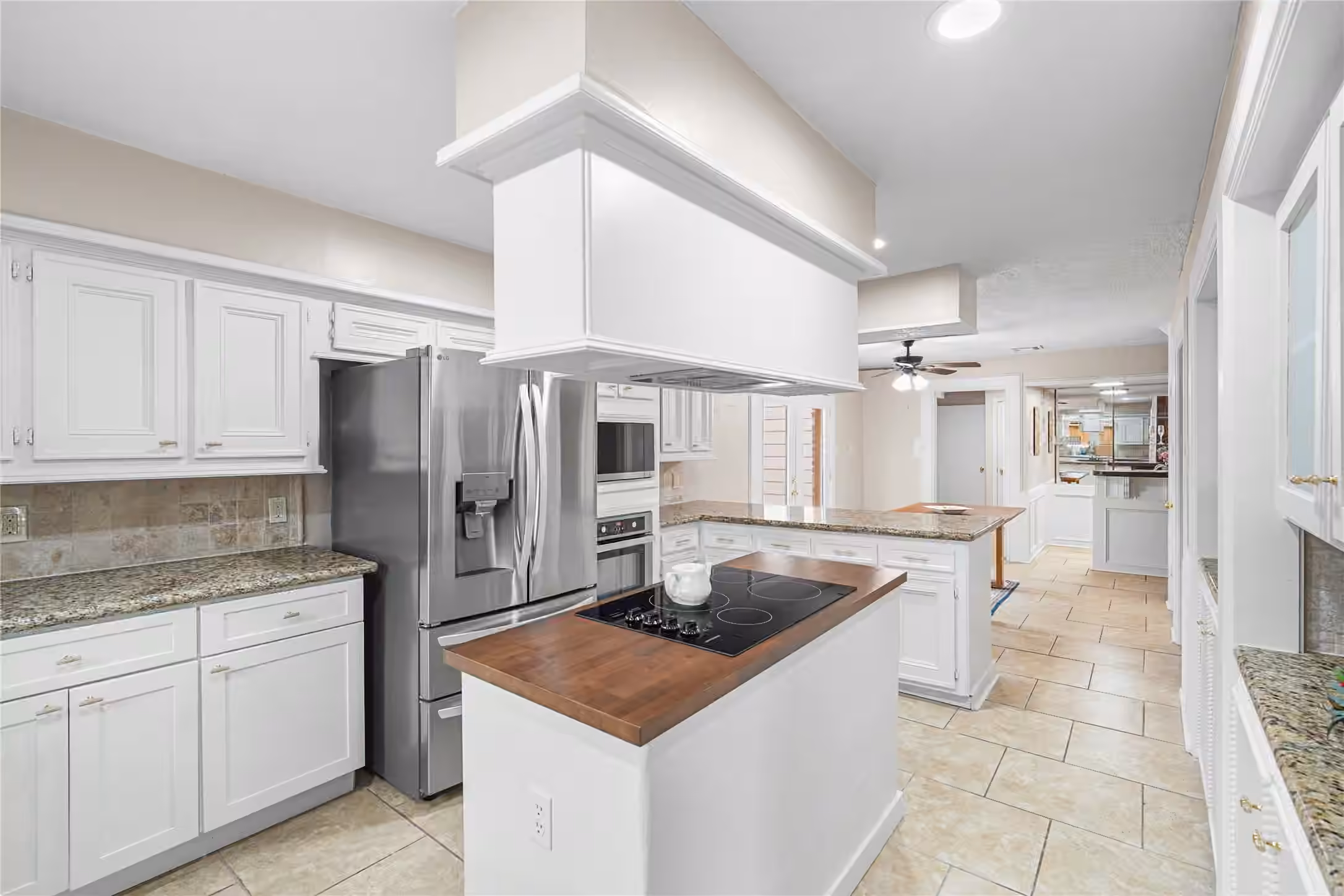 Photo 5 of 15027 Walters Road, Houston, TX