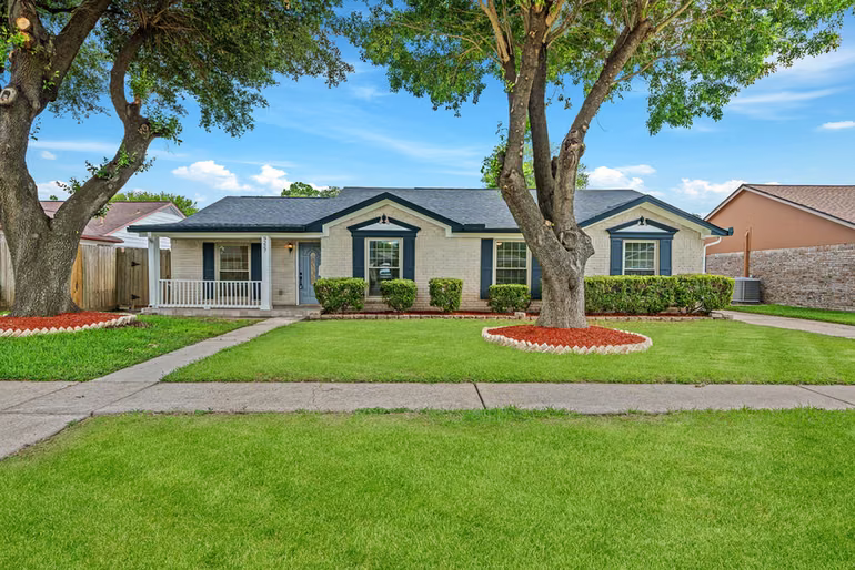 Photo 4 of 9227 Vickijohn Drive, Houston, TX