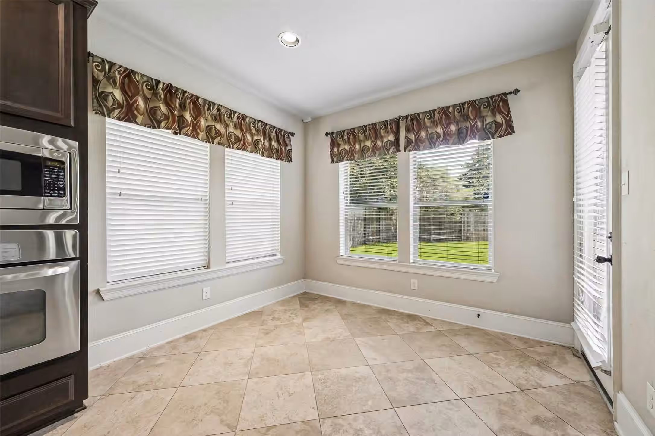 Photo 4 of 8306 Sedona Ridge Drive, Cypress, TX