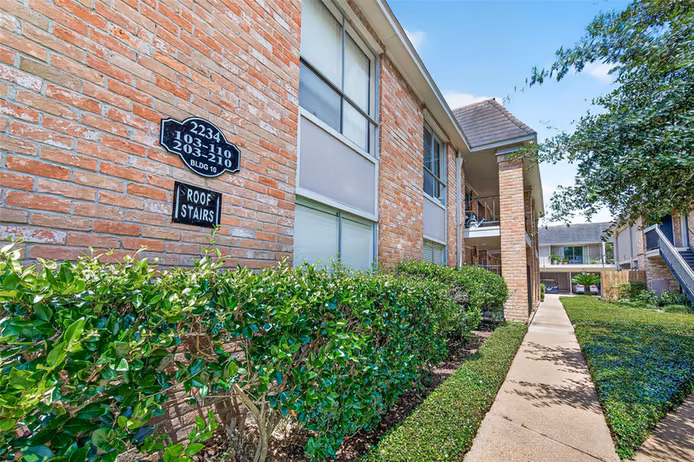 Photo 2 of 2234 S Piney Point Road 206, Houston, TX