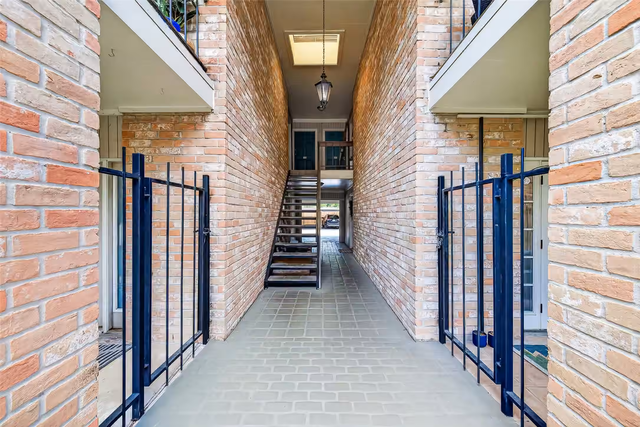 Photo 4 of 2234 S Piney Point Road 206, Houston, TX