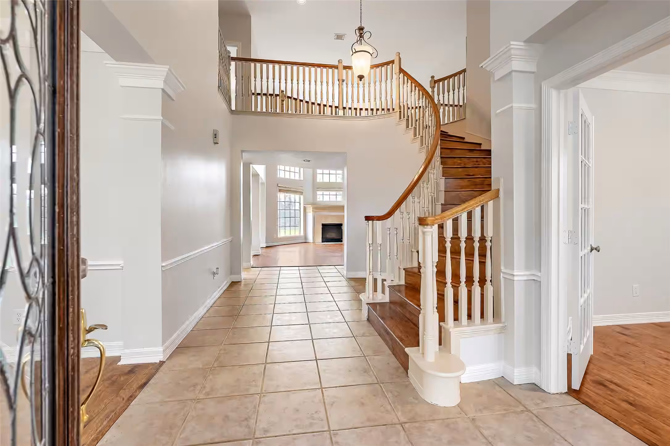 Photo 4 of 5906 Indian Hills Lane, Sugar Land, TX