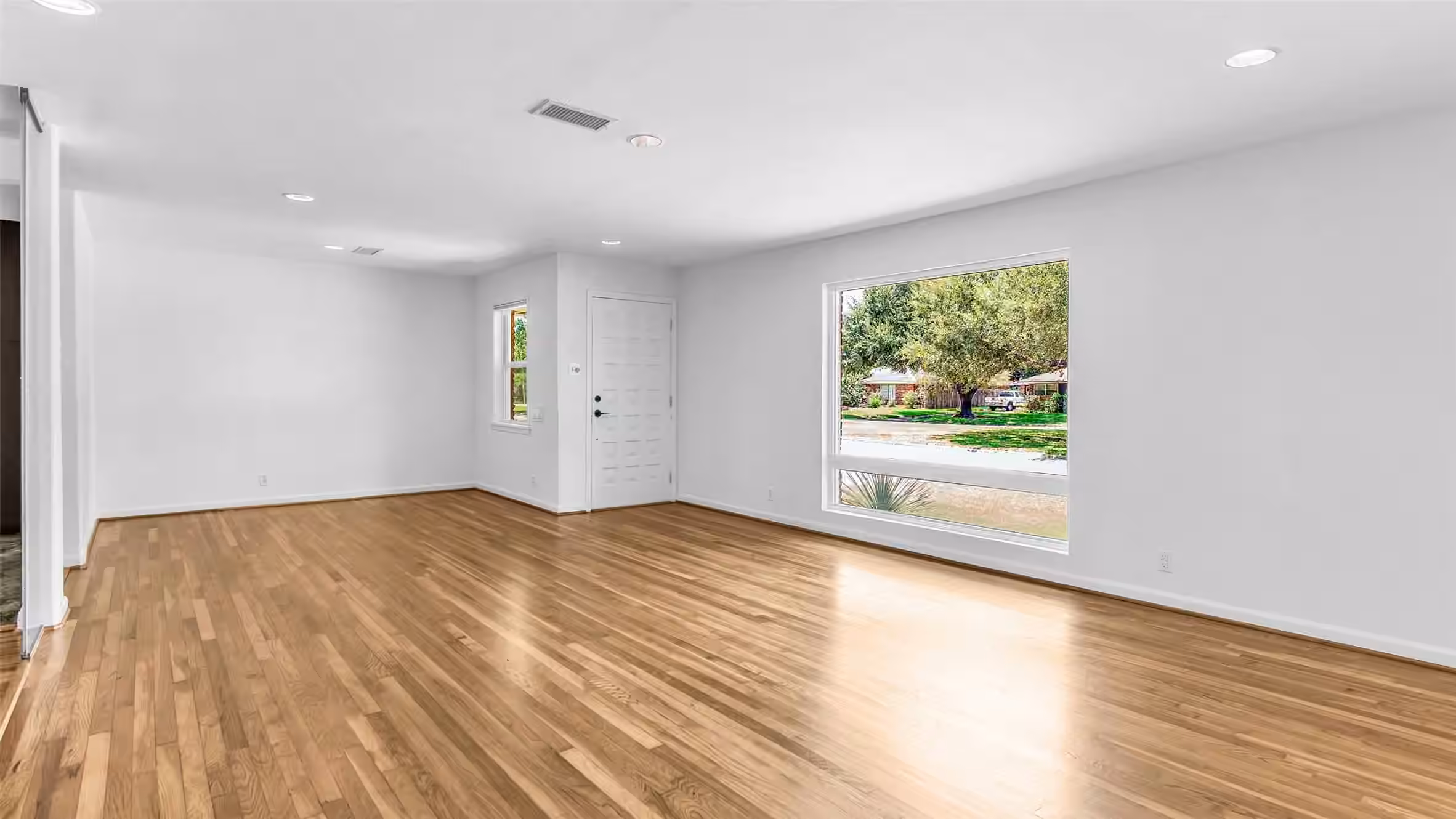 Photo 6 of 4417 Willowbend Boulevard, Houston, TX