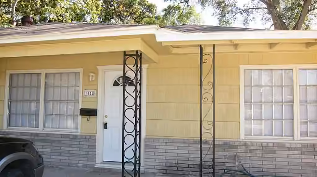 Photo 3 of 1418 Longhorn Drive, Houston, TX