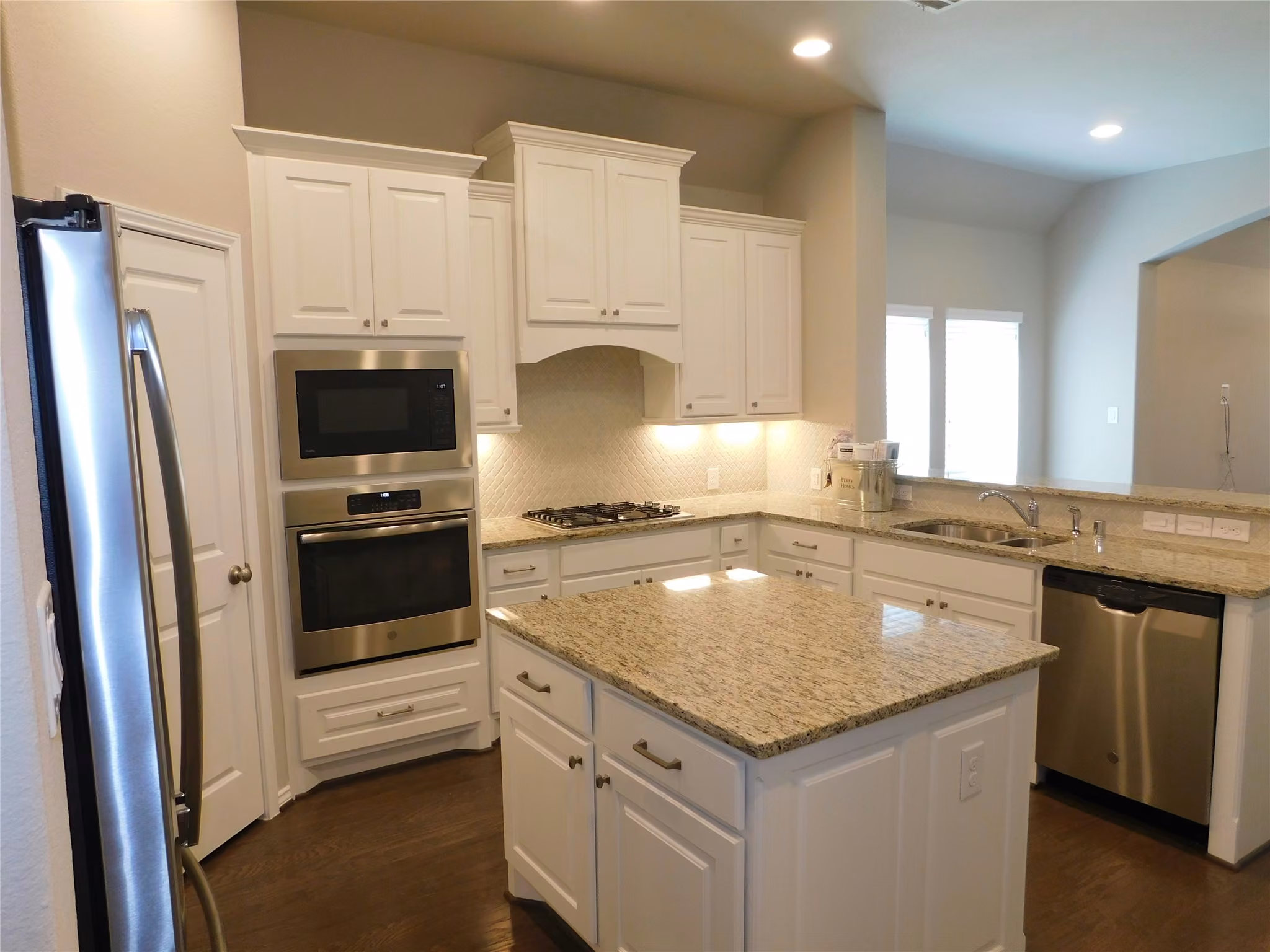 Photo 4 of 8152 Rosemary Sage Drive, Magnolia, TX