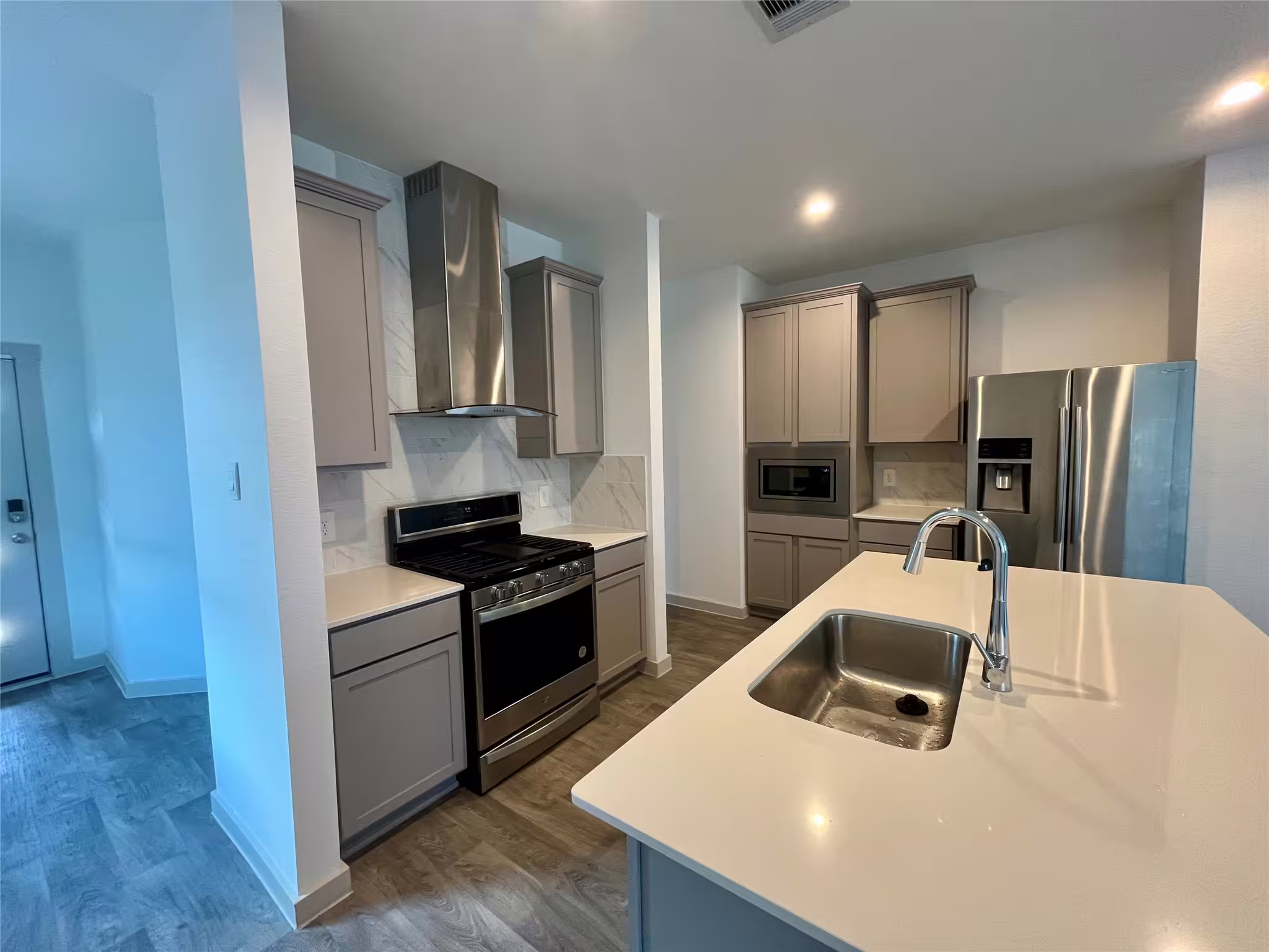 Photo 3 of 12807 Southborough Lane, Houston, TX