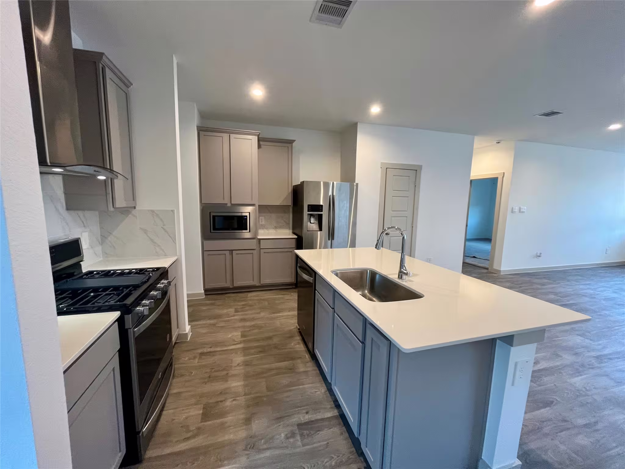 Photo 4 of 12807 Southborough Lane, Houston, TX