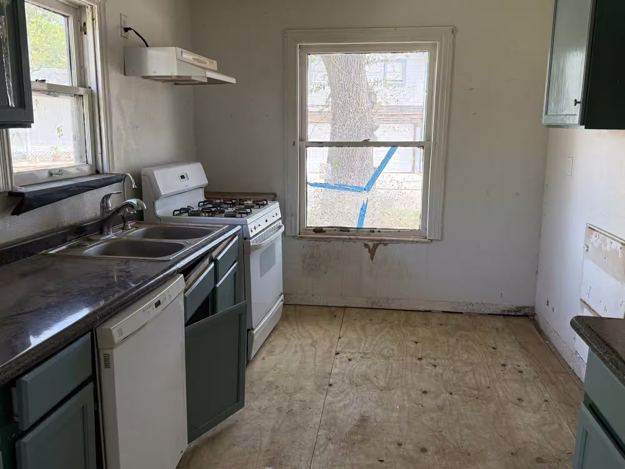 Photo 7 of 3122 HAMILTON Street, La Porte, TX