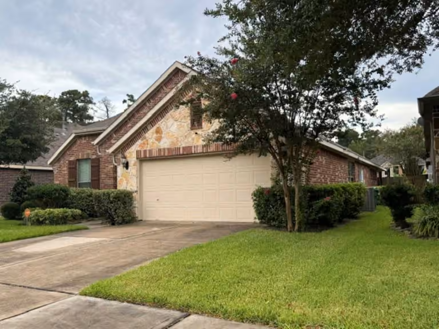 Photo 2 of 21353 Kings Guild Lane, Kingwood, TX