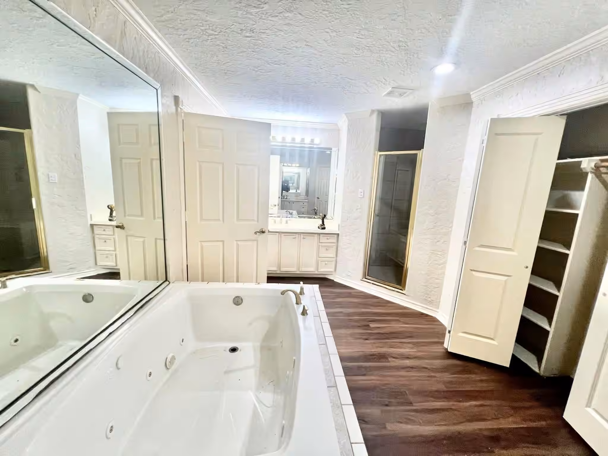 Photo 4 of 14385 Old Humble Pipeline Road, Conroe, TX