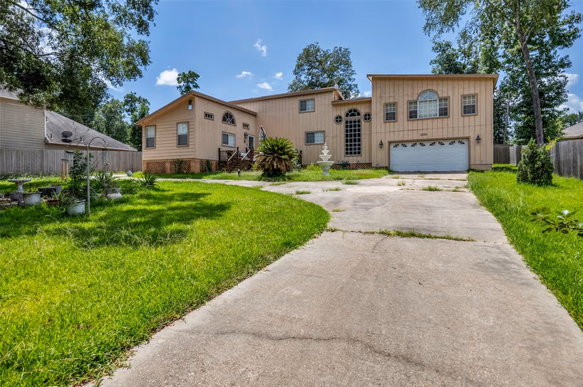 Photo of 15301 Arrowhead Loop W, Willis, TX 77378