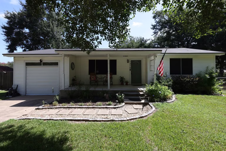 Photo 3 of 1316 Kathy Avenue, Sealy, TX