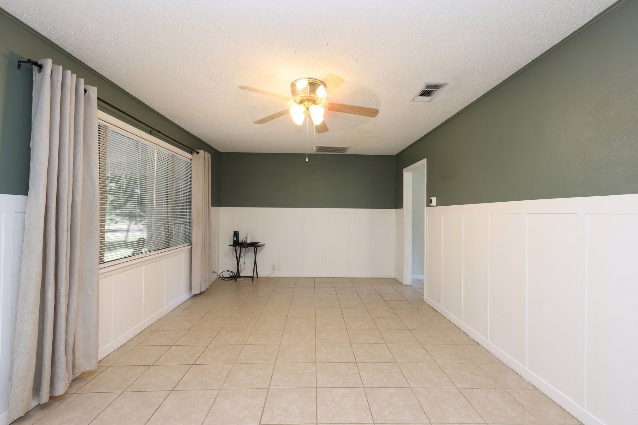 Photo 4 of 1316 Kathy Avenue, Sealy, TX