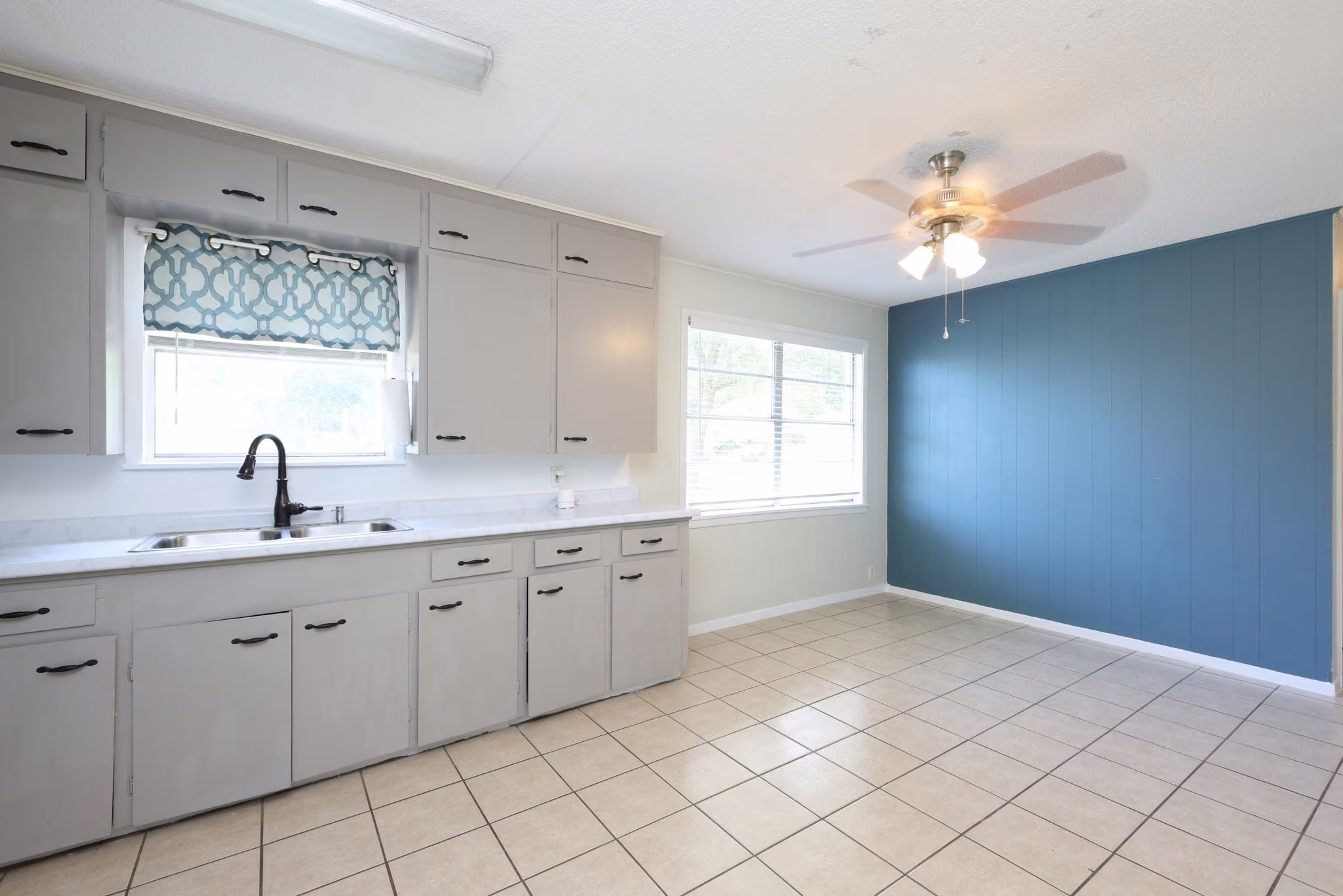 Photo 7 of 1316 Kathy Avenue, Sealy, TX