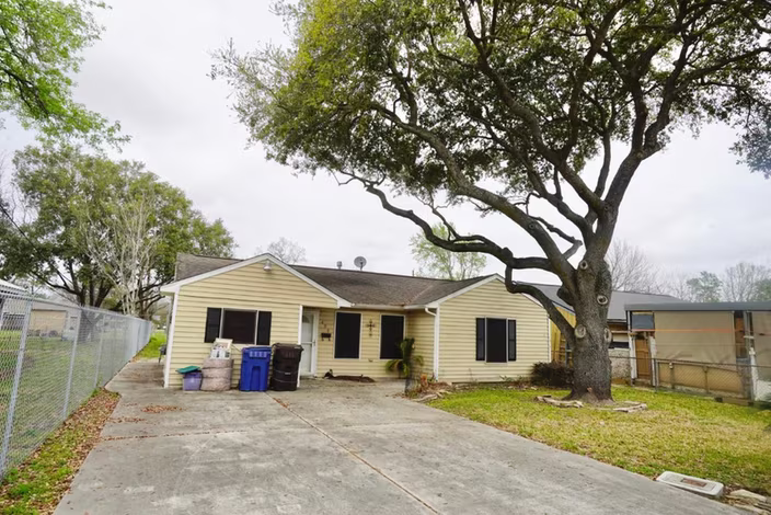 Photo 3 of 409 Avenue H, South Houston, TX