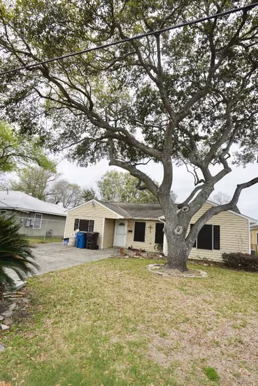 Photo 4 of 409 Avenue H, South Houston, TX