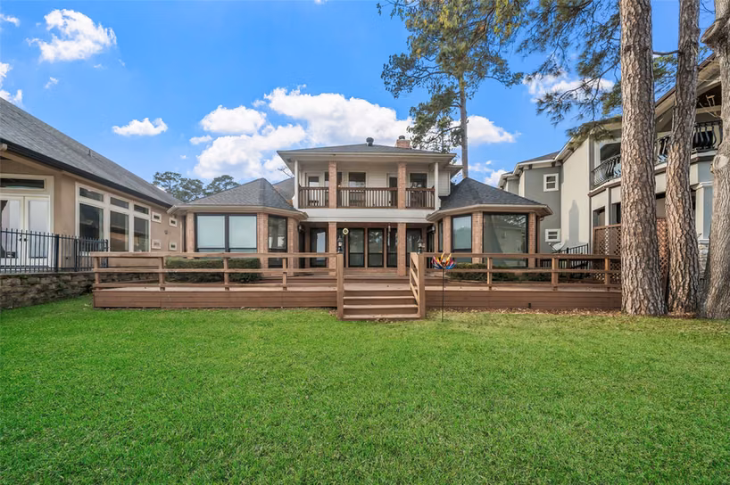 Photo 3 of 2910 Chaucer Drive, Montgomery, TX