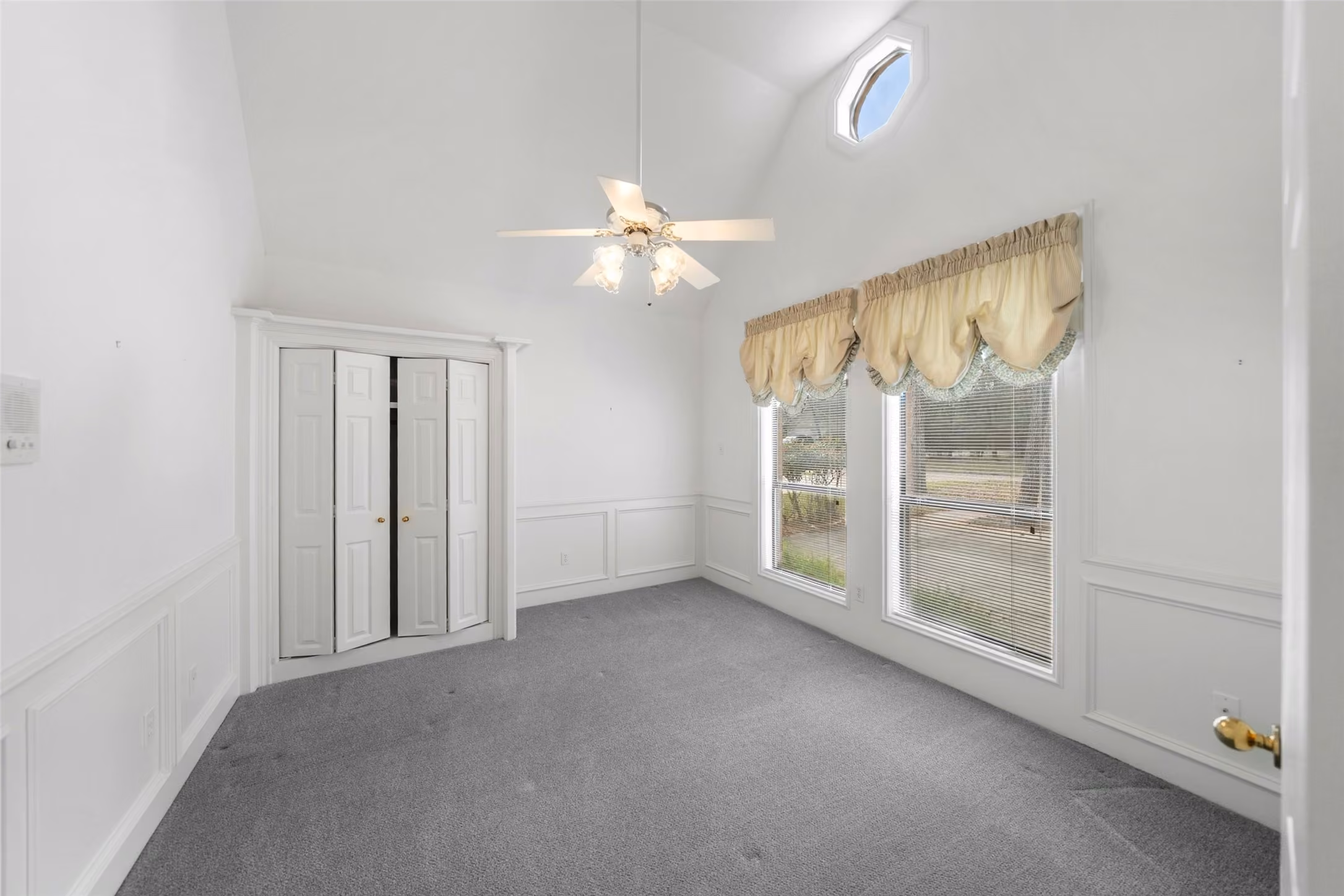 Photo 6 of 2910 Chaucer Drive, Montgomery, TX