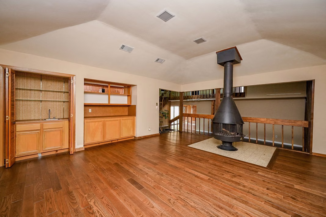 Photo 5 of 17306 Beaver Springs Drive, Houston, TX