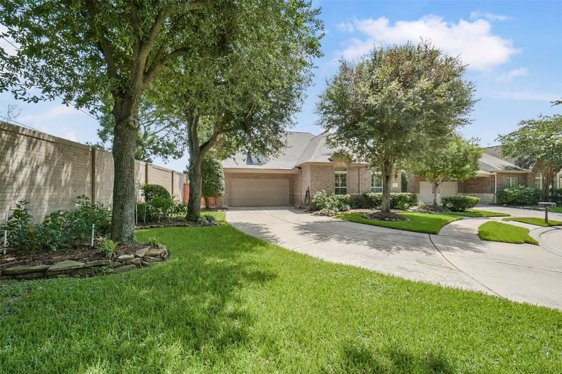 Photo 4 of 6518 Canyon Cliff Court, Houston, TX
