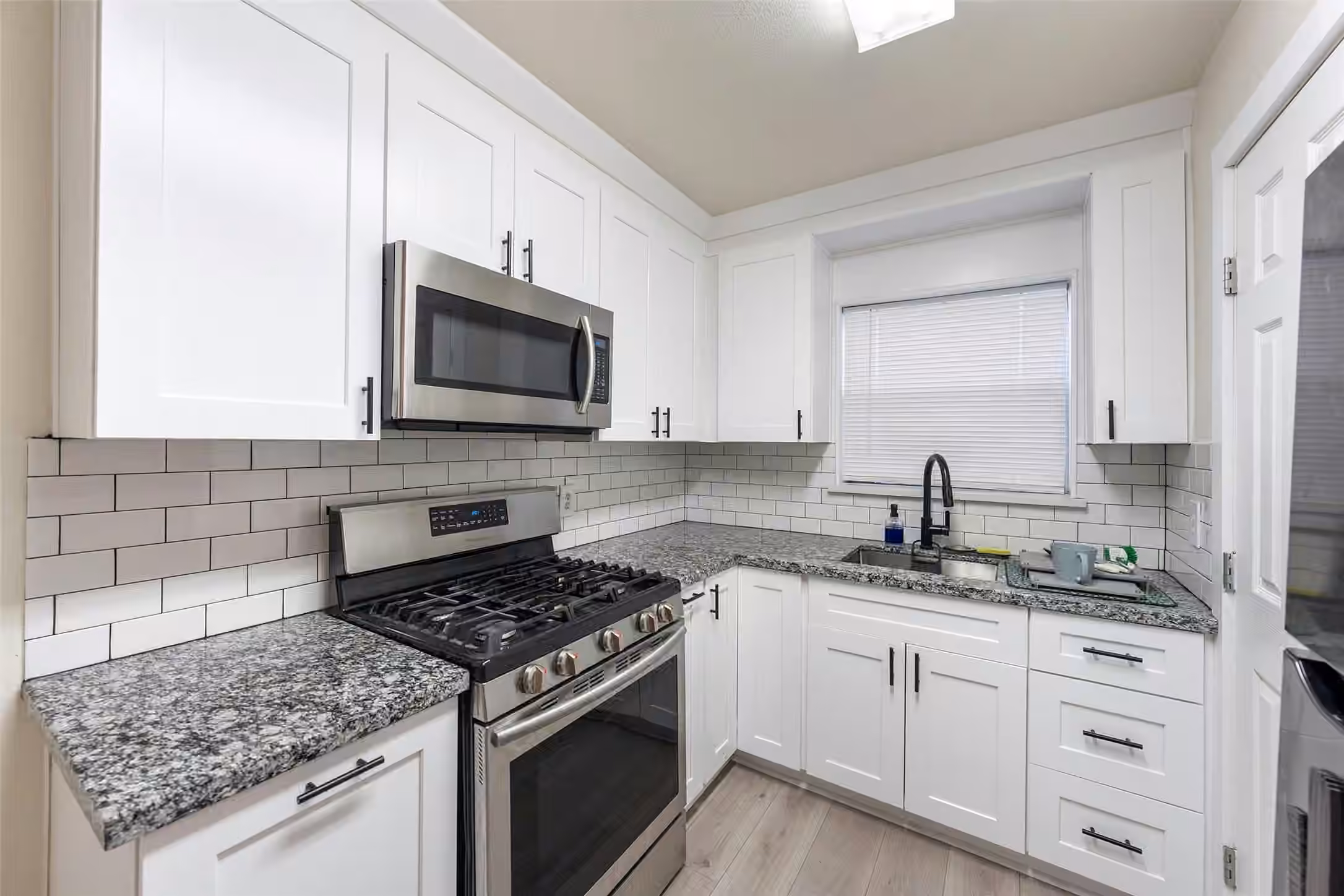 Photo 3 of 2510 Munger Street, Houston, TX
