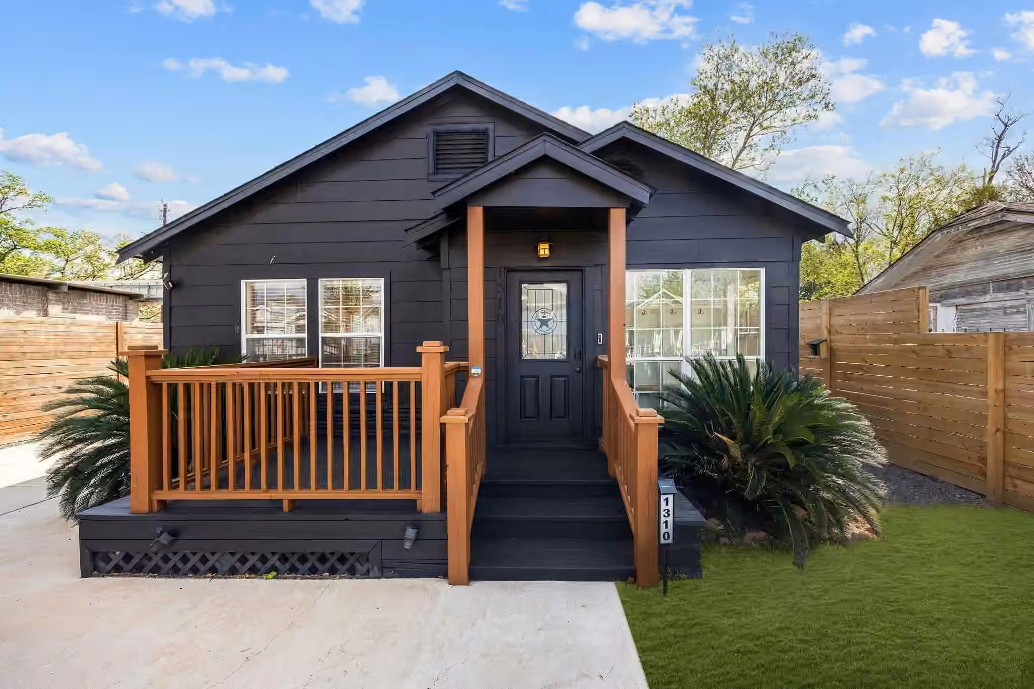 Photo 2 of 1310 Walton Street, Houston, TX