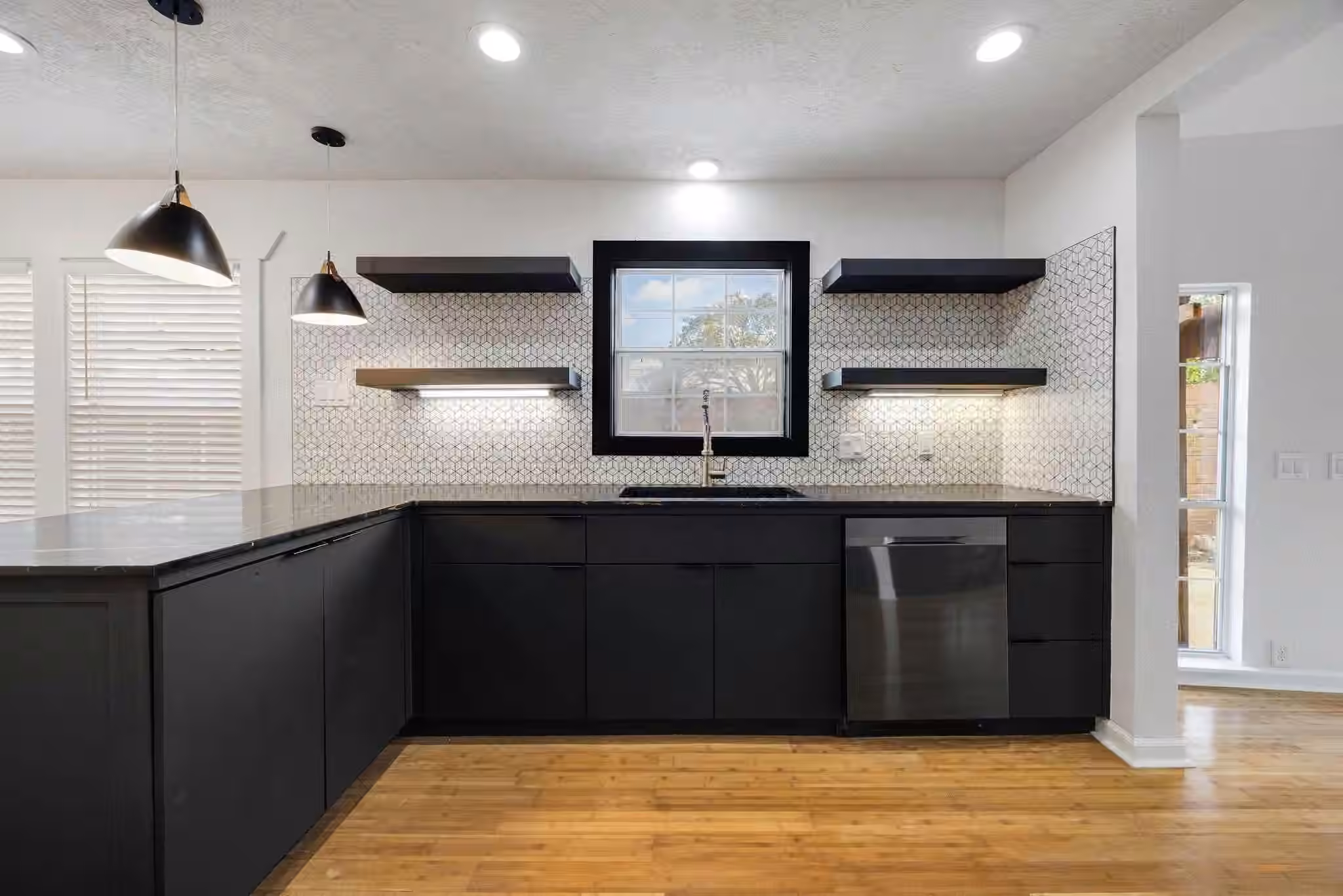 Photo 6 of 1310 Walton Street, Houston, TX
