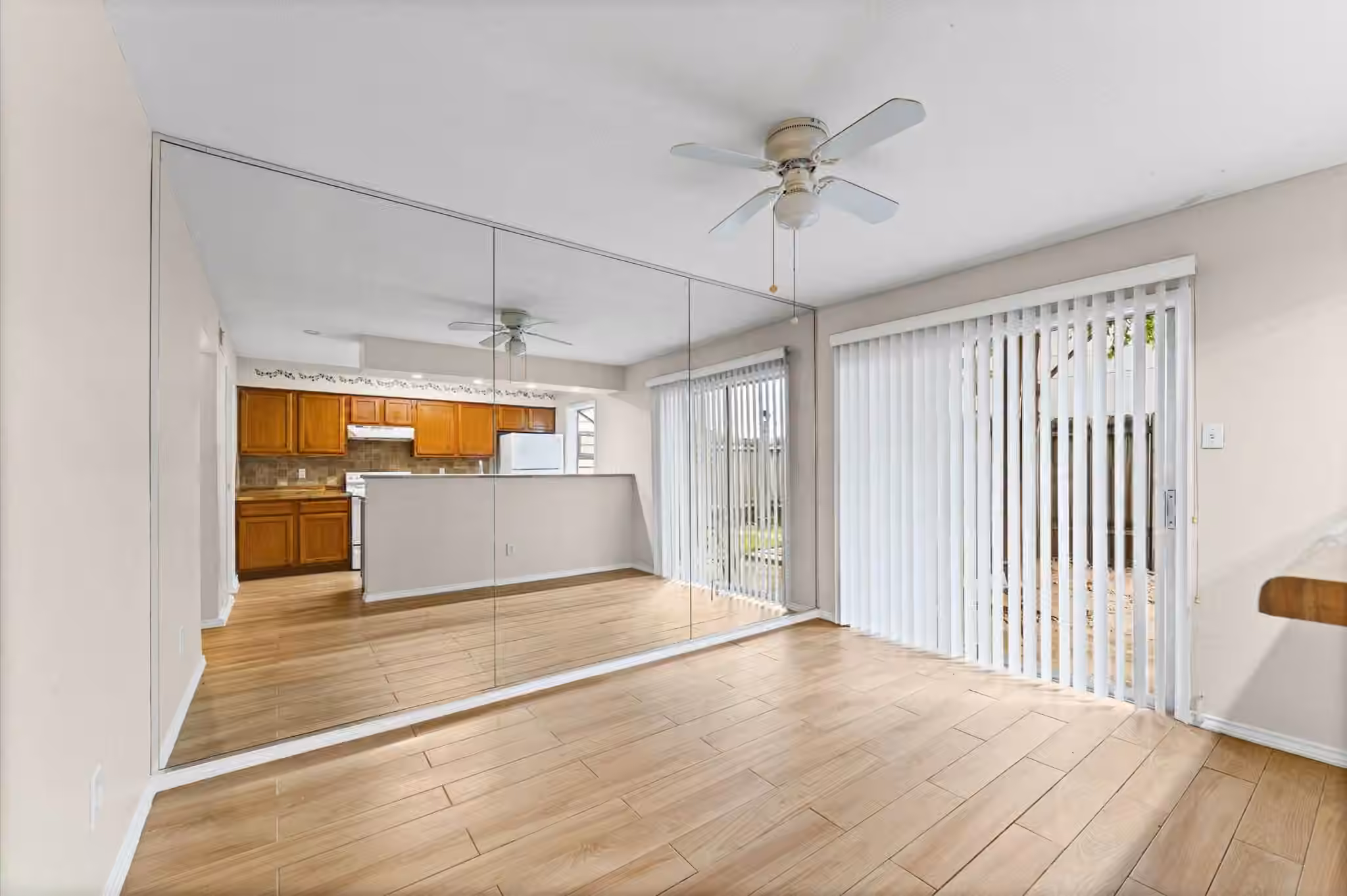 Photo 5 of 5917 Fairdale Lane 6, Houston, TX