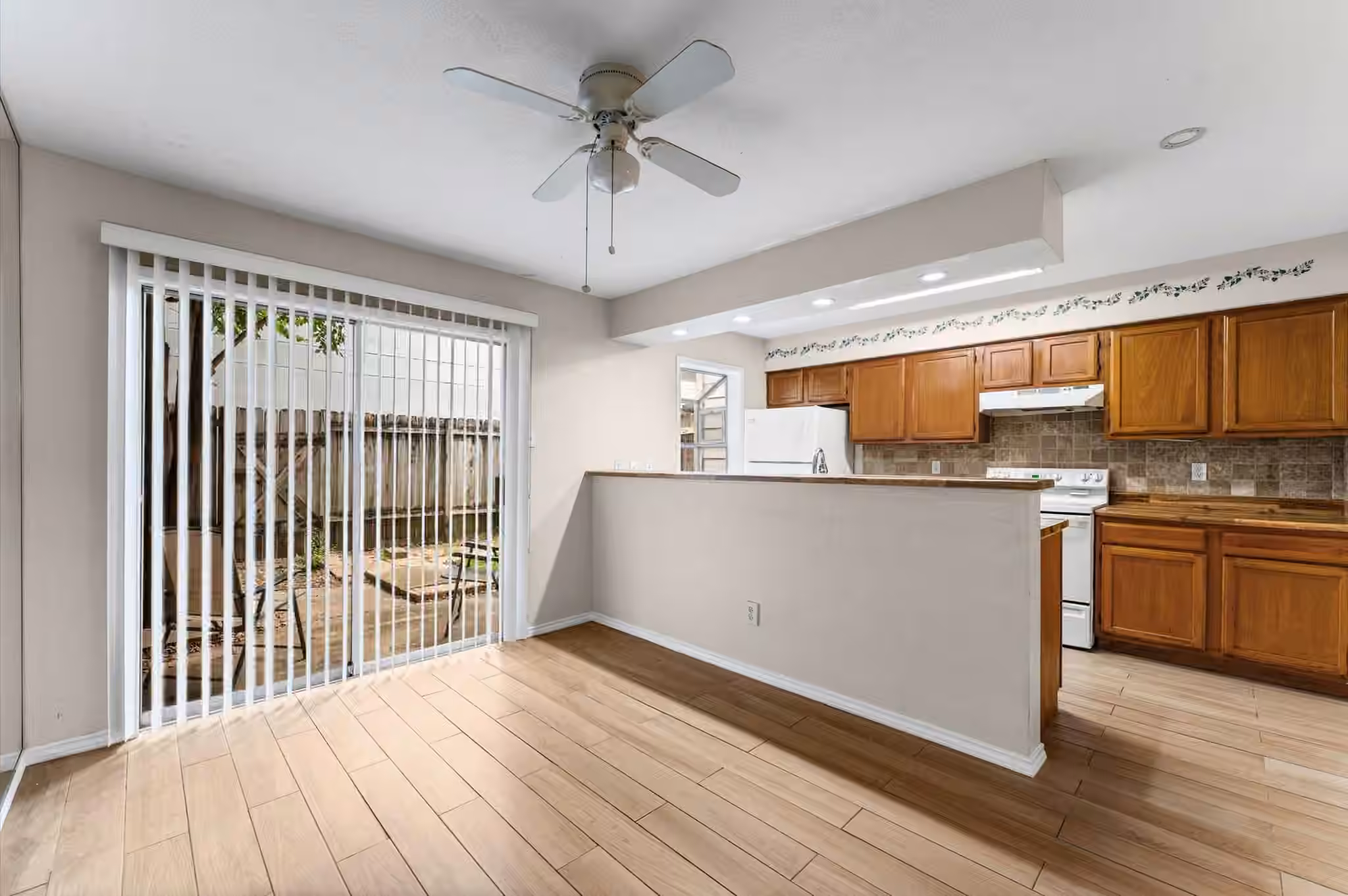 Photo 6 of 5917 Fairdale Lane 6, Houston, TX