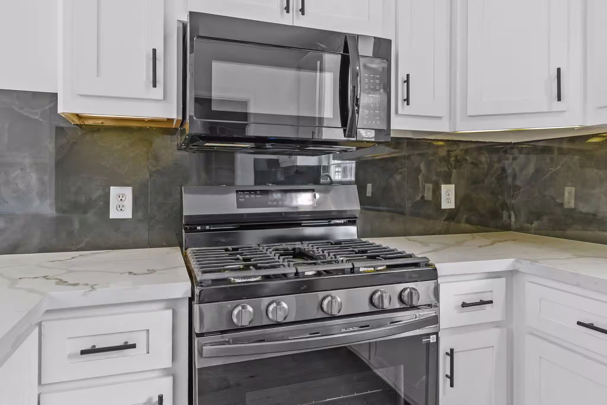 Photo 6 of 710 W 10th Street, Houston, TX