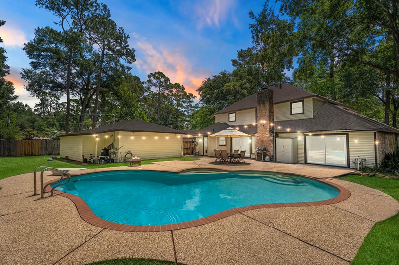 Photo of 8238 Theisswood Road, Spring, TX 77379