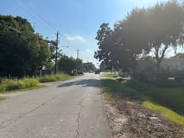 Photo 3 of 715 W Rittenhouse Road, Houston, TX