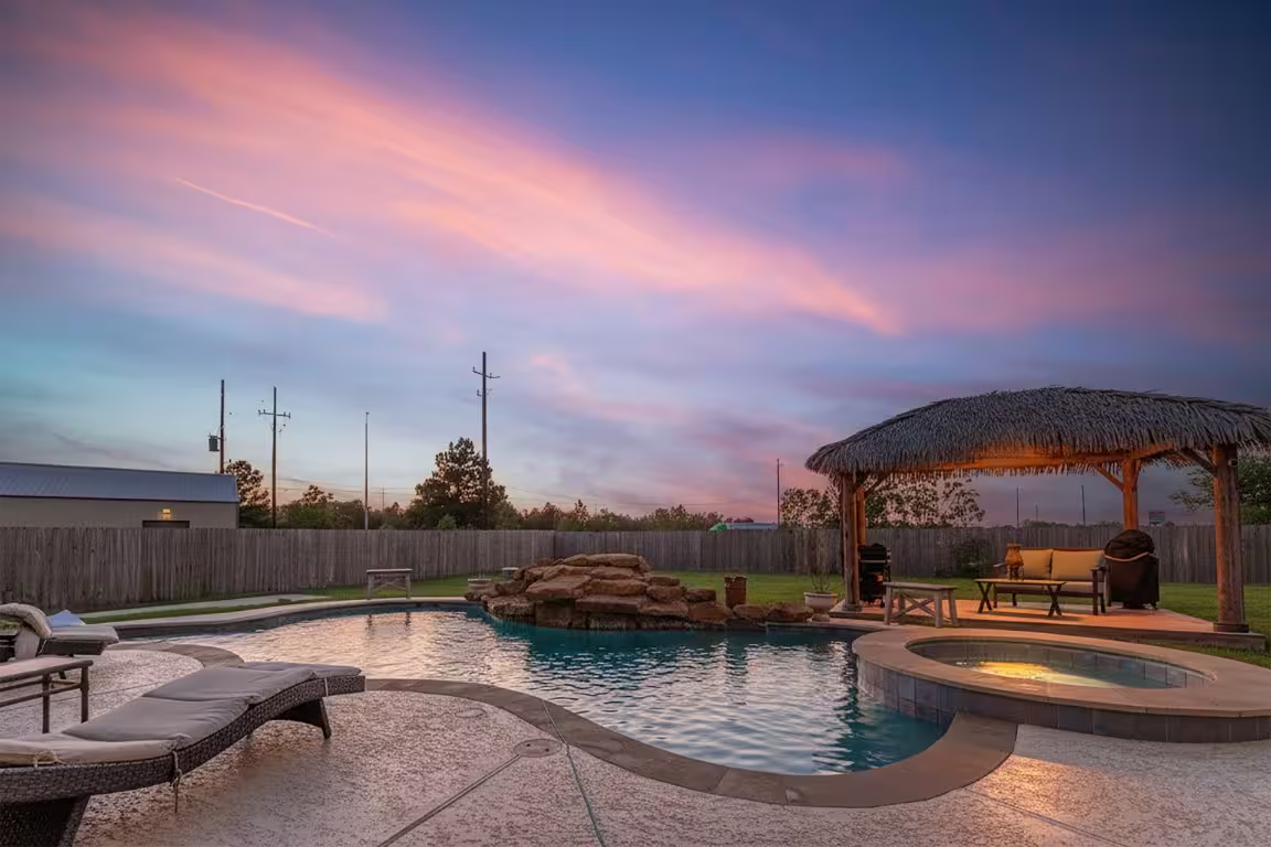 Photo 4 of 11219 Kings Point Boulevard Boulevard, Mont Belvieu, TX