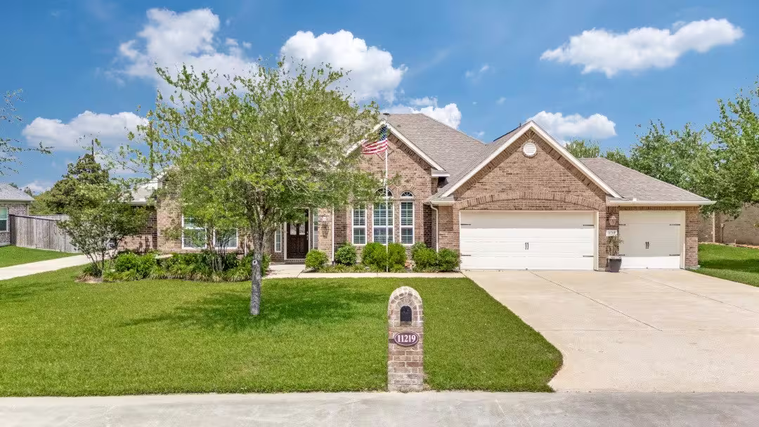 Photo 5 of 11219 Kings Point Boulevard Boulevard, Mont Belvieu, TX