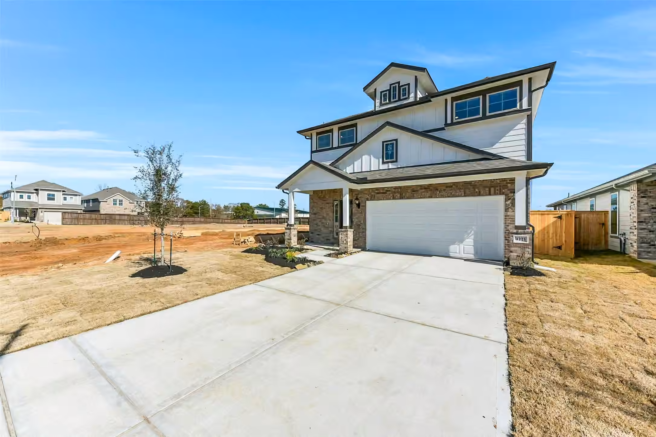 Photo 3 of 4221 Red Cedar Ring Lane, Pinehurst, TX