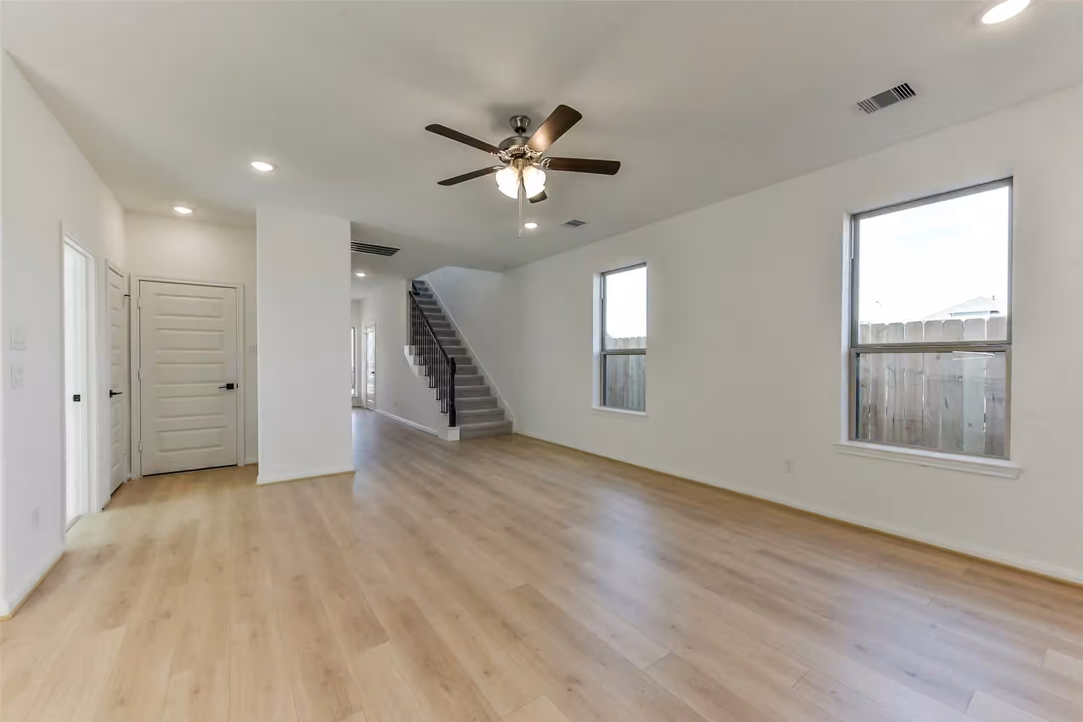 Photo 6 of 4221 Red Cedar Ring Lane, Pinehurst, TX