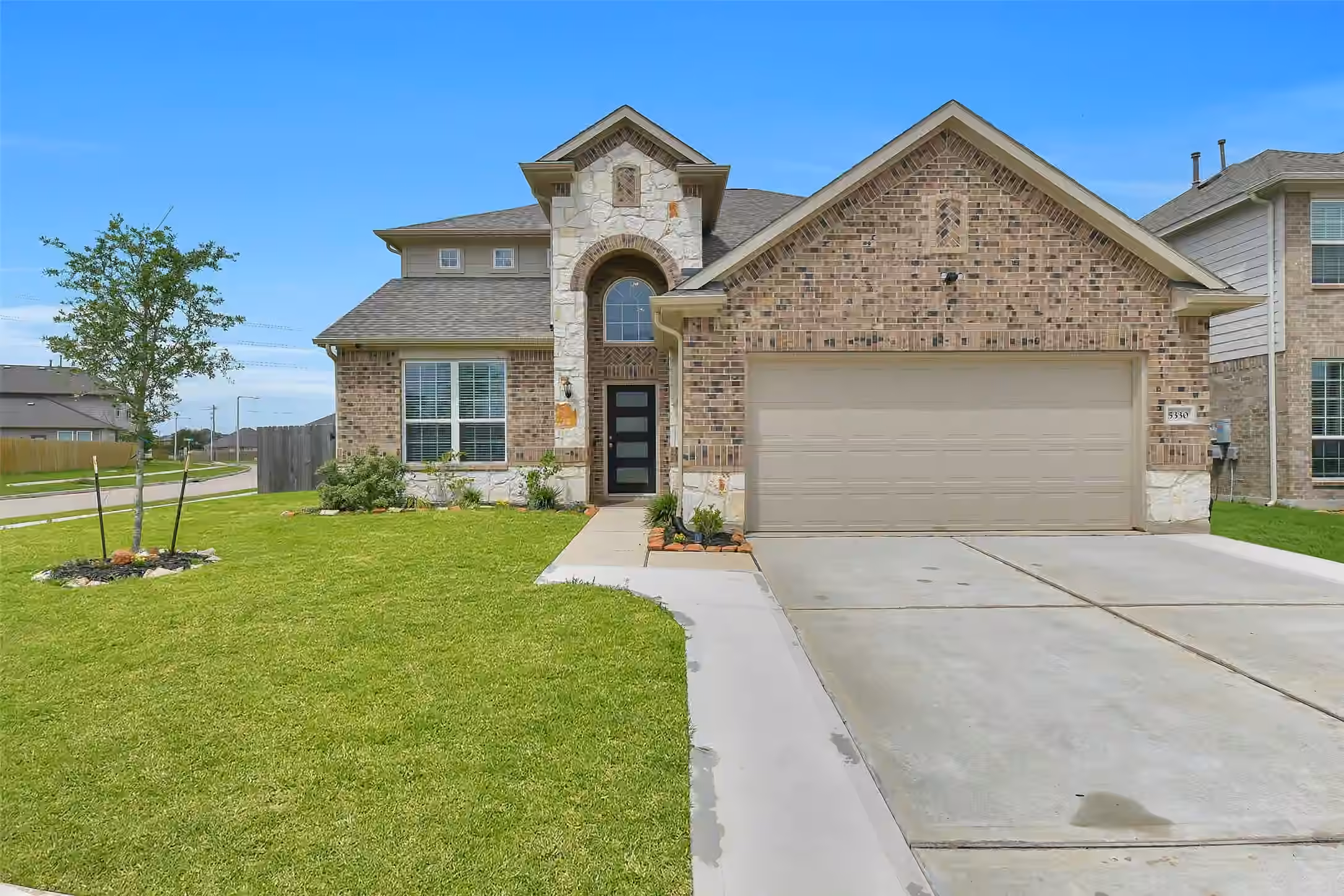 Photo 2 of 5330 Camerford Court, Alvin, TX