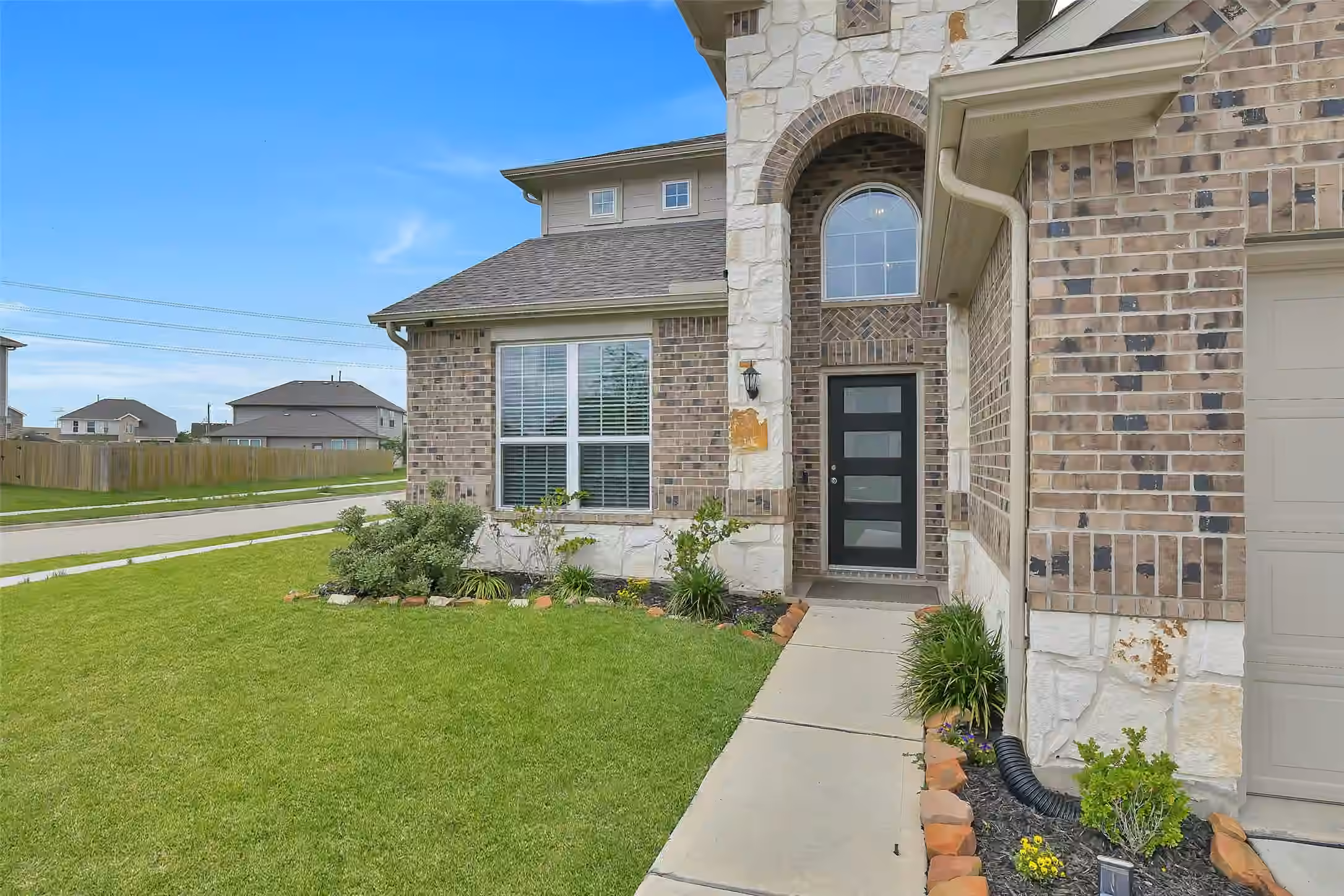 Photo 3 of 5330 Camerford Court, Alvin, TX